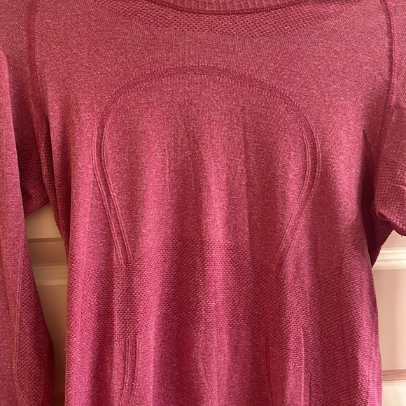 EUC Lululemon Pink Berry Long Sleeved Swiftly Tech Top- Size 8 - Picture 2 of 10